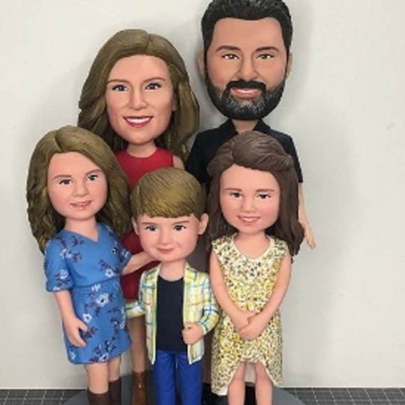 Fully Customizable 5 Person or Pet Custom Bobblehead With Text - bestcustombobbleheads