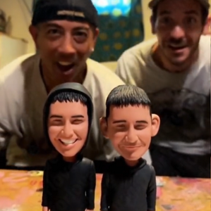 2 Person Fully Body Customizable Bobblehead With Text Gift For Couple/Brothers/Sister - bestcustombobbleheads